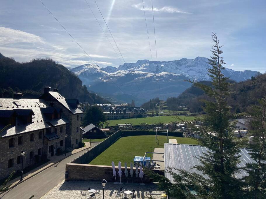 Elegante Apartamento En Escarrilla Con Vistas Al Valle Exteriör bild