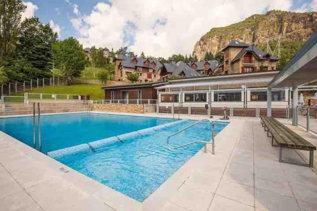Elegante Apartamento En Escarrilla Con Vistas Al Valle Exteriör bild